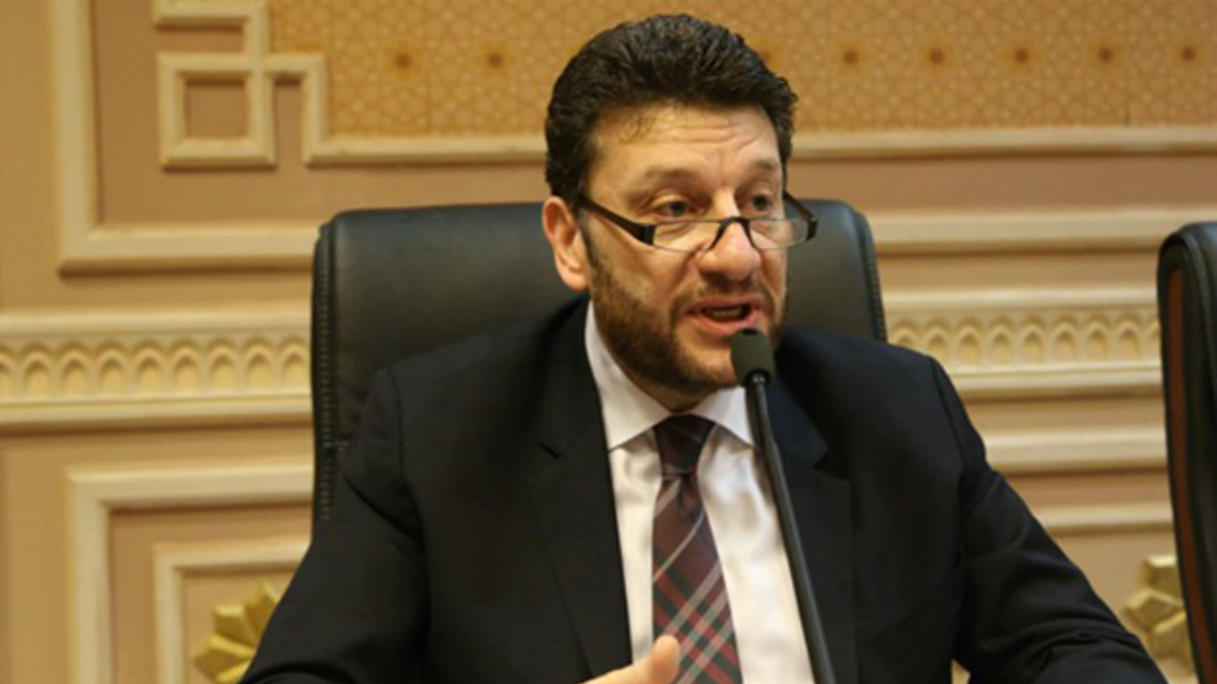 عمرو المنير نائب وزير المالية السابق لشئون الضرائب