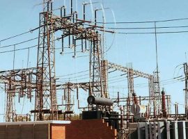 «المصرية للكهرباء» توقع مع «سيمنس» توريد وتركيب أجهزة اتصالات محولات توشكى