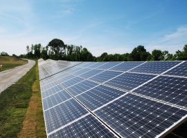 الكهرباء: تنفيذ 70 محطة شمسية وربطها بالشبكة القومية بنظام تعريفة الشراء