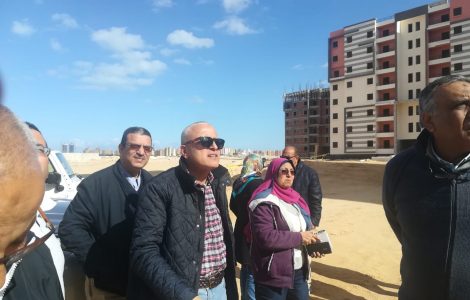 رئيس هيئة المجتمعات العمرانية يتفقد المشروعات الجاري تنفيذها بمدينة العلمين الجديدة