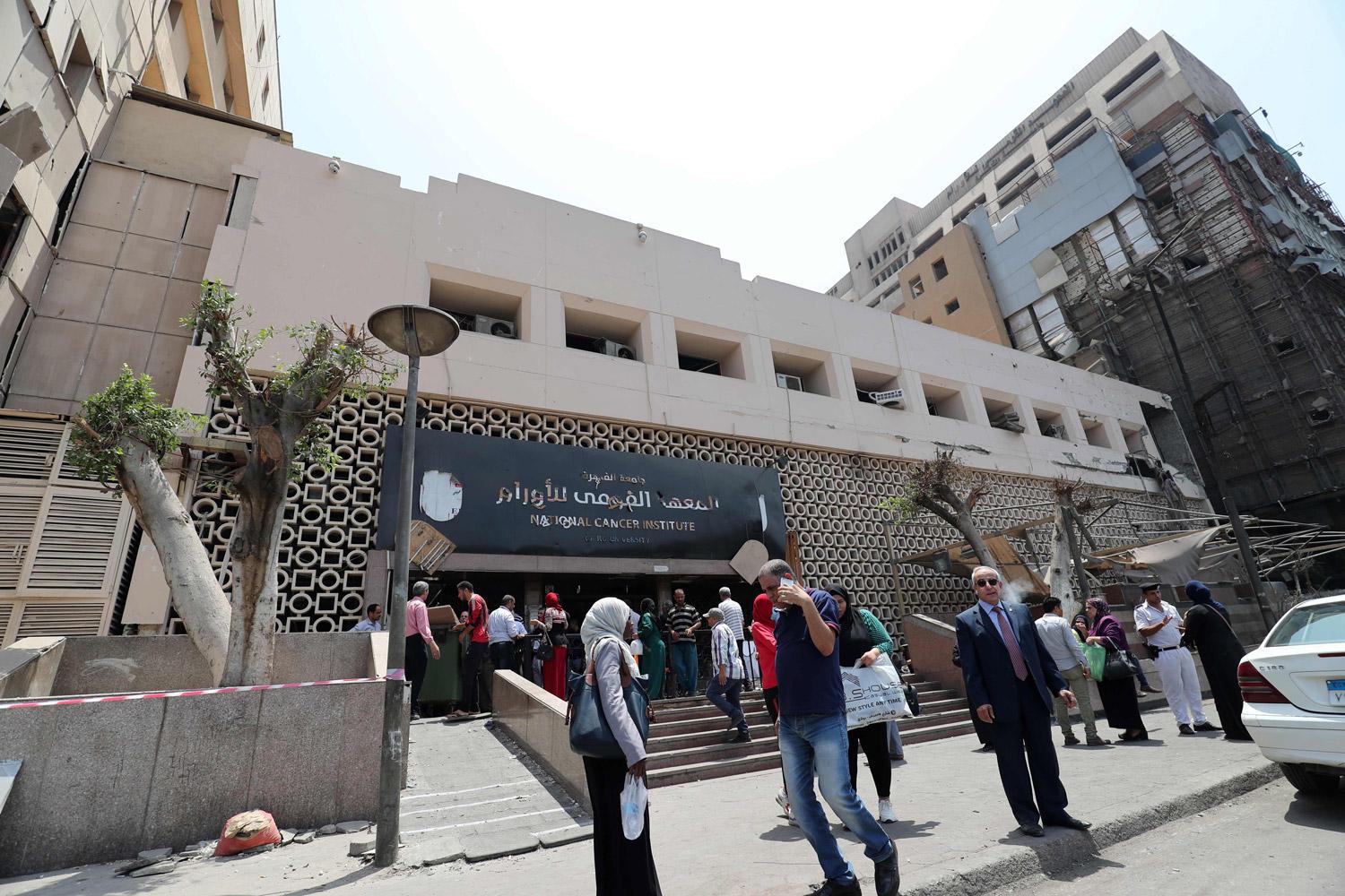 جامعة القاهرة تشكل لجنة لتيسير إجراءات علاج مرضى «القومى للأورام» - جريدة المال