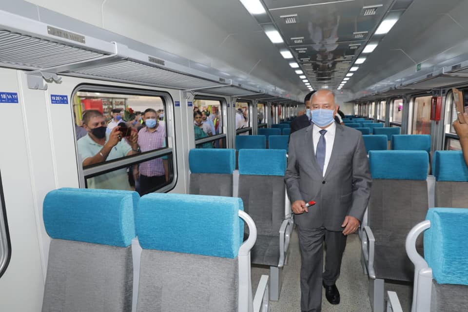 وزير النقل يتفقد القطار الجديد