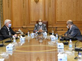 وزير الإنتاج الحربي يطلع على إمكانيات 6 شركات وأكاديمية «مصر للهندسة» (صور)