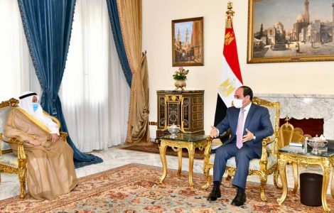 السيسي وسفير الكويت يستعرضان العلاقات الاقتصادية والتجارية وزيادة الاستثمارات