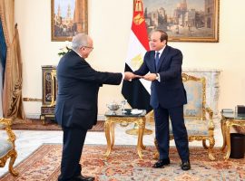 السيسي يتسلم رسالة خطية من الرئيس الجزائرى عبد المجيد تبون